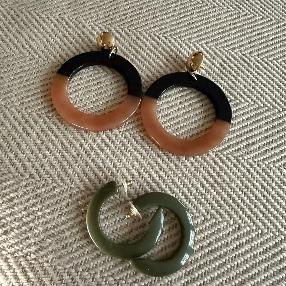 Bundle oOf Two Hoop Earrings